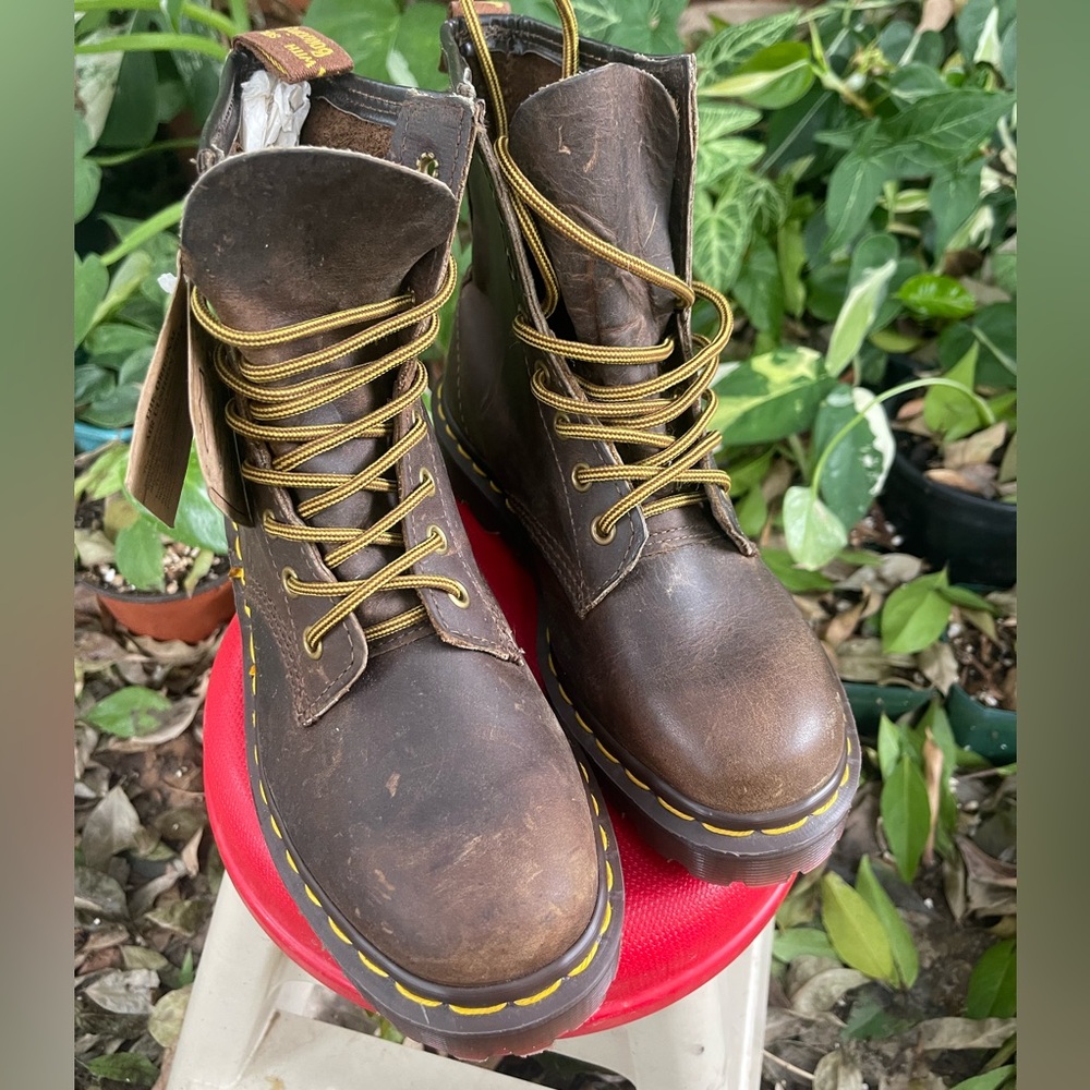Dr Martens made in England brand new size 5